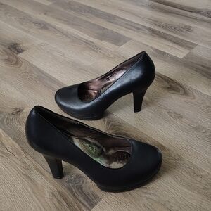 Ladies Size 8 Luxe Gothic Vampire Style  4" Black Pumps